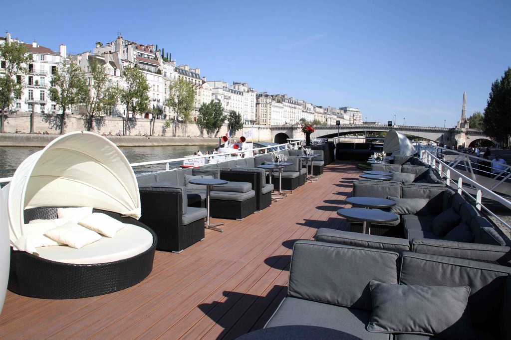 La péniche AṡA de jour — terrasse vue sur Notre-Dame